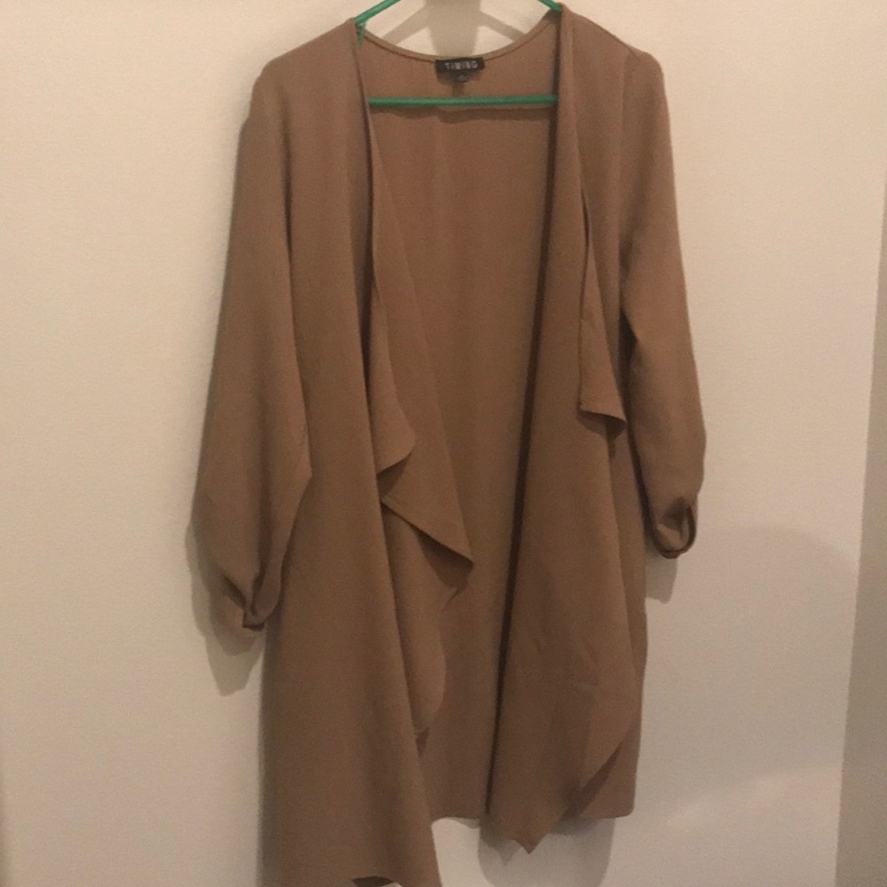 Beige jacket with pockets